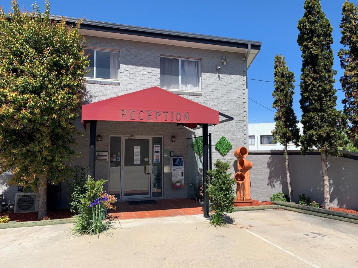 Crest Motor Inn Queanbeyan Exterior foto